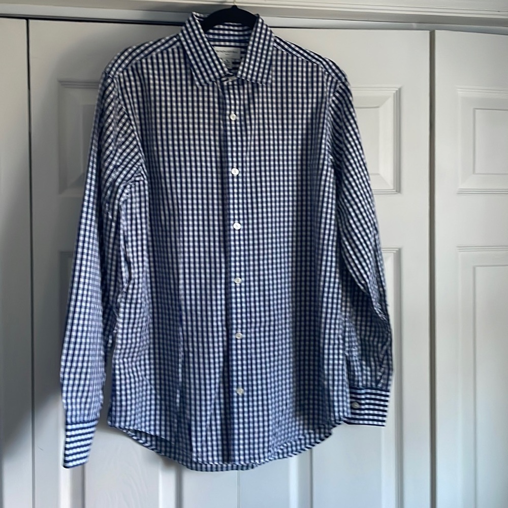 BANANA REPUBLIC BUTTON DOWN MENS M 15-15 1/2. Like new.